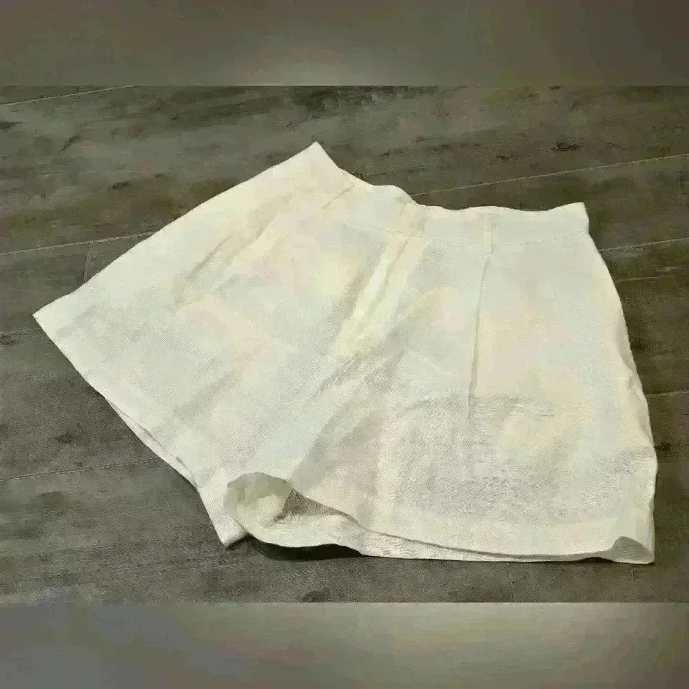 Choosy White Short